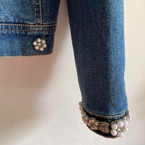 Fabulous jean jacket w pearl accents on collar/cuffs/buttons/pockets. Size L - Picture 4 of 4